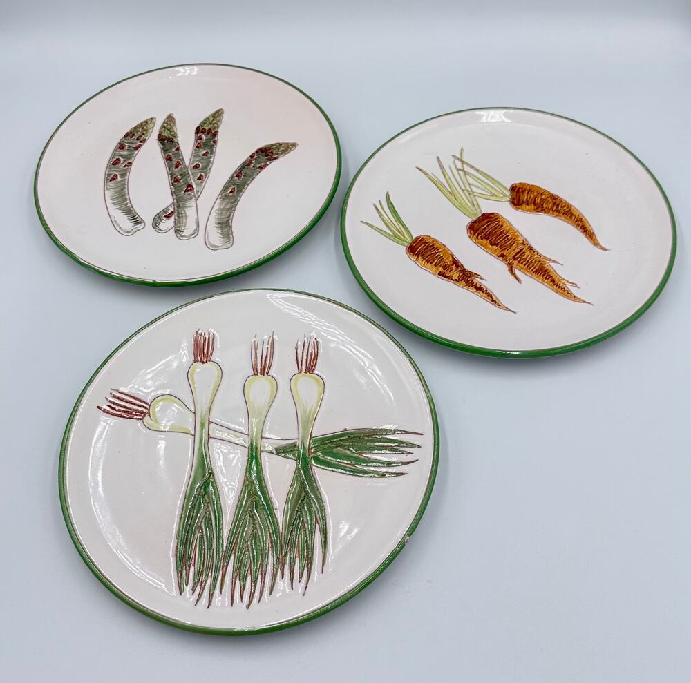 Italian Majolica N.708 Vintage 8" Serving Plates Hand Painted Pottery 3pc Set
